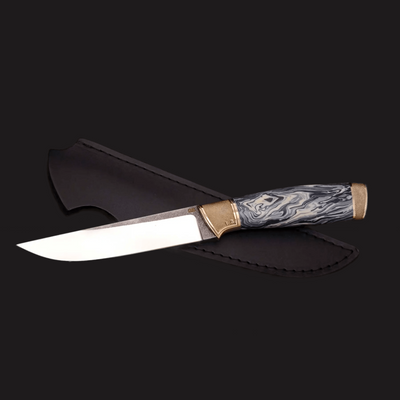 Innovative hunting knife features