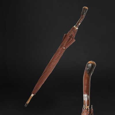 Traditional Umbrella with Continuous Chestnut Wood Shaft